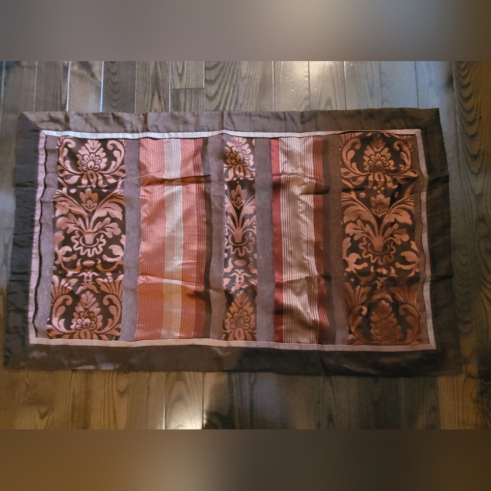Beautuful Elegant Brown and Burnt Orange Patterned Comforter Set, Great Used Cnd